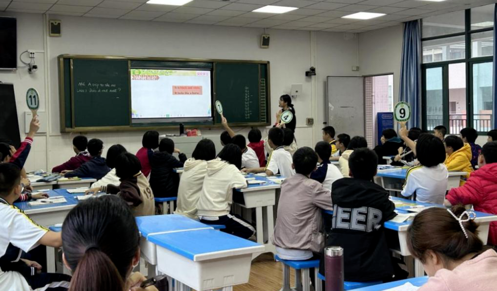 遼寧電視臺報(bào)道，AI教師進(jìn)課堂，傳統(tǒng)教學(xué)換新方